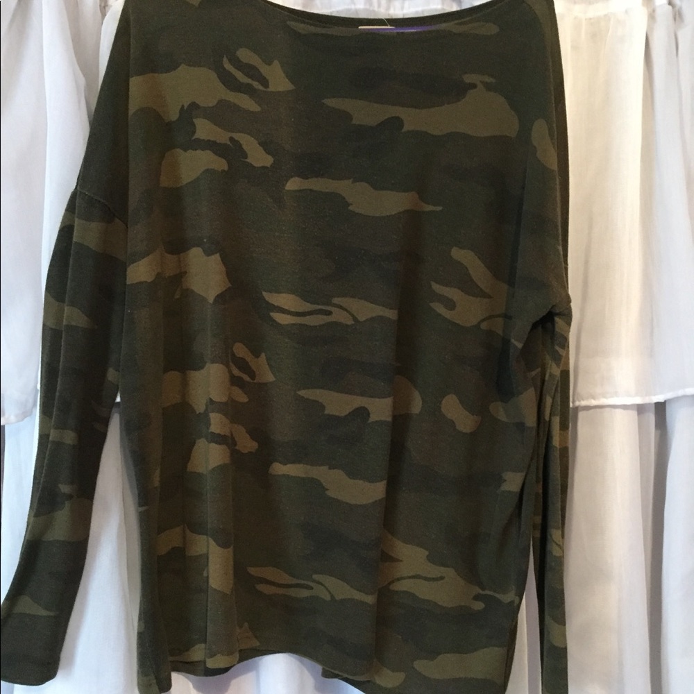 Camo print Piko top